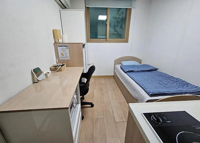 Yh House Hongdae, Sinchon