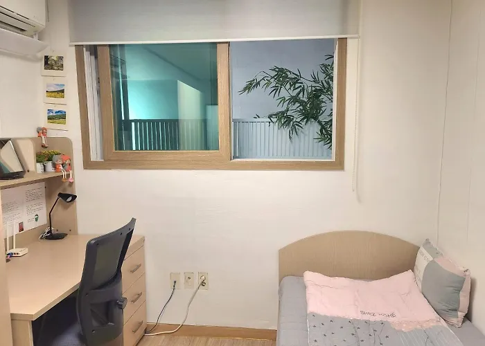 Yh House Hongdae, Sinchon