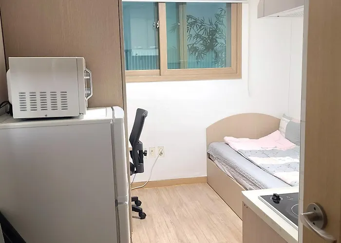 Yh House Hongdae, Sinchon